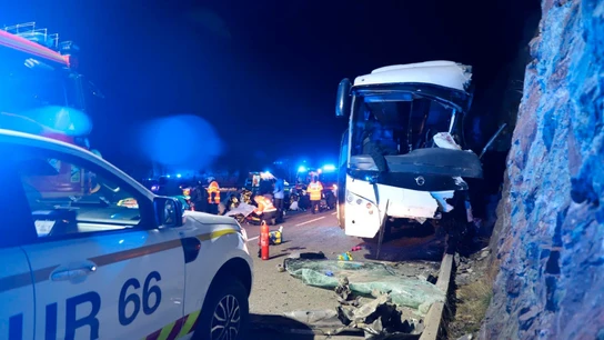 Imagen del autobús español accidentado en el Pirineo Francés Imagen del autobús español accidentado en el Pirineo Francés