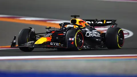 Max Verstappen gana en Qatar una carrera que 'abrazó el caos' Max Verstappen gana en Qatar una carrera que 'abrazó el caos'