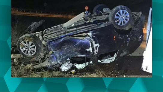 Continúa la búsqueda del hombre que dejó tirados a su mujer y sus hijos tras sufrir un accidente de tráfico Situación en la que quedó el vehículo