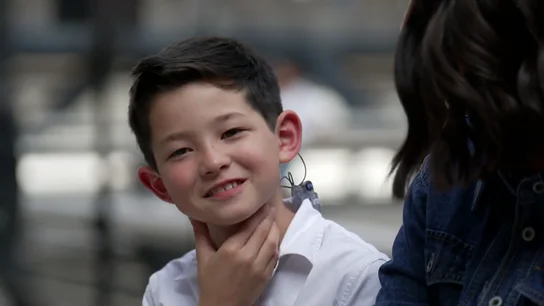 El increíble talento de Kían Mata, un niño con sordera, al tocar 'Kiss The Rain' de Yiruma El increíble talento de Kían Mata, un niño con sordera, al tocar 'Kiss The Rain' de Yiruma
