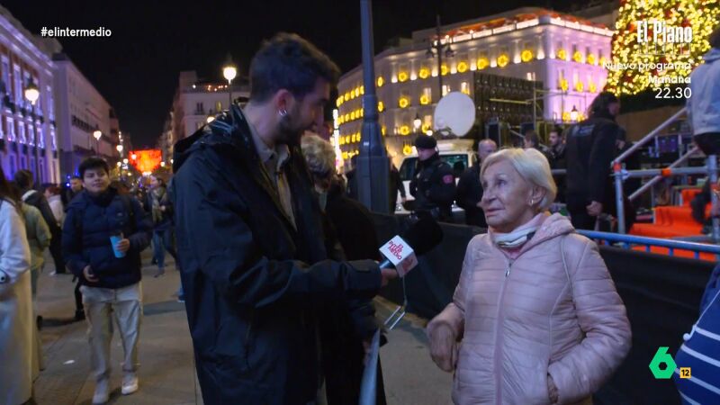 Una mujer admite que va a regalar a sus nietos "todo lo que pidan" por Navidad: "A uno le he comprado un coche"