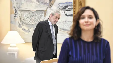 La presidenta de la Comunidad de Madrid, Isabel Díaz Ayuso, y su jefe de gabinete, Miguel Ángel Rodríguez, La presidenta de la Comunidad de Madrid, Isabel Díaz Ayuso, y el jefe de gabinete de Ayuso, Miguel Ángel Rodríguez/ Europa Pres