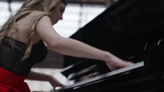 Cristina Ledo, doble de manos de Aitana en 'Pared con Pared', deslumbra con su tema propio '22:22' Cristina Ledo, doble de manos de Aitana en 'Pared con Pared', deslumbra con su tema propio '22:22'