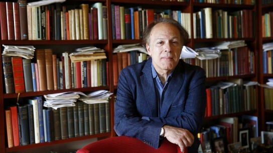 Javier Mar&iacute;as