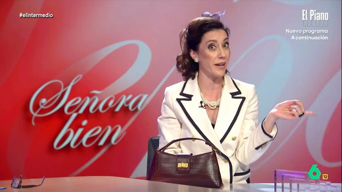 La 'señora bien', sobre las teorías creacionistas de Mayor Oreja: "Del mono vendrá Pablo Iglesias, pero don Jaime no" Cristina Gallego se convierte un día más en la 'señora bien' de El Intermedio, en esta ocasión para opinar sobre el discurso de Mayor Oreja en la cumbre antiabortista del Senado, donde defendió el creacionismo frente a la teoría de la evolución.