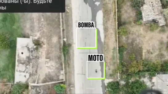Una bomba lanzada desde un dron impacta en una moto en Ucrania Una bomba lanzada desde un dron impacta en una moto en Ucrania