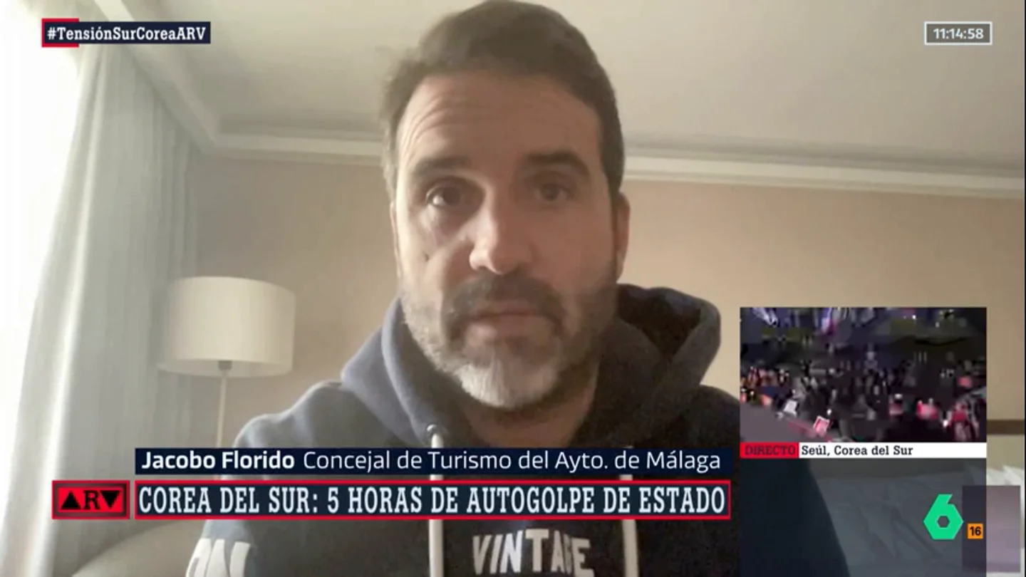 Jacobo Florido, concejal de Málaga, cuenta cómo vivió en directo la tensión en Corea del Sur: "Pensábamos que era una broma" Jacobo Florido, concejal de Málaga, cuenta cómo vivió en directo la tensión en Corea del Sur: "Pensábamos que era una broma"