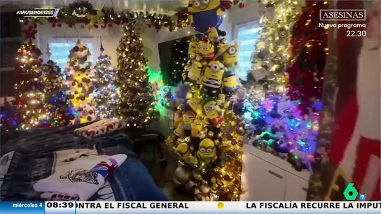 Una familia alemana coloca 444 árboles y 10.000 adornos de Navidad en su casa y bate un nuevo récord Una familia alemana coloca 444 árboles y 10.000 adornos de Navidad en su casa y bate un nuevo récord