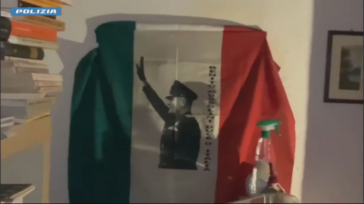 La Policía italiana desmantela un grupo neonazi y supremacista cuyo plan era "instaurar un nuevo régimen de raza aria" La Policía italiana desmantela un grupo neonazi y supremacista cuyo plan era "instaurar un nuevo régimen de raza aria"