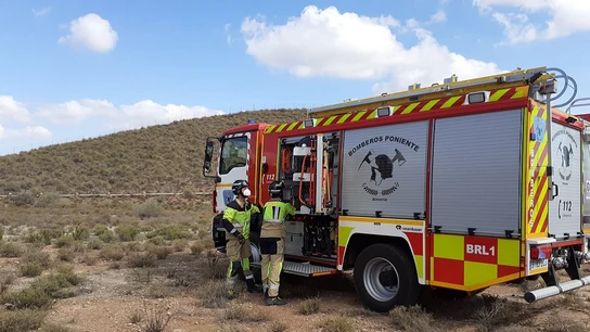 Camión y efectivos de Bomberos del Consorcio del Poniente. Camión y efectivos de Bomberos del Consorcio del Poniente.