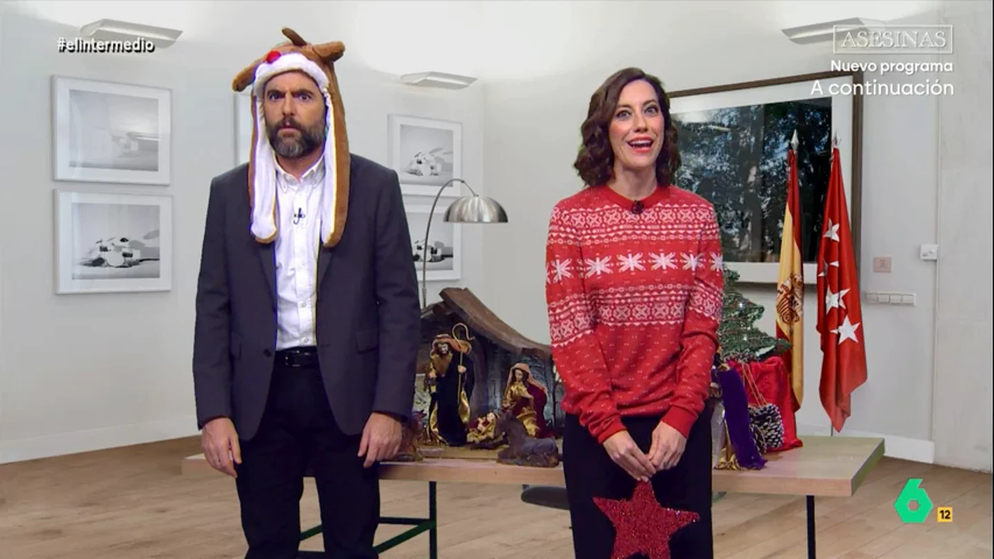 'Ayuso', sobre Miguel Ángel Rodríguez: "Será el Papá Noel de Madrid, a los niños buenos les llevará regalos y a los malos, p'alante" 'Isabel Díaz Ayuso', imitada por Cristina Gallego, está tan a tope con la Navidad que en este vídeo relega a un segundo plano la financiación de las universidades públicas y la declaración de Miguel Ángel Rodríguez en el Supremo.