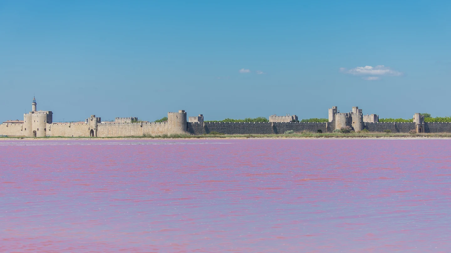 Ciudad medieval de Aigues-Mortes, en Francia Ciudad medieval de Aigues-Mortes, en Francia