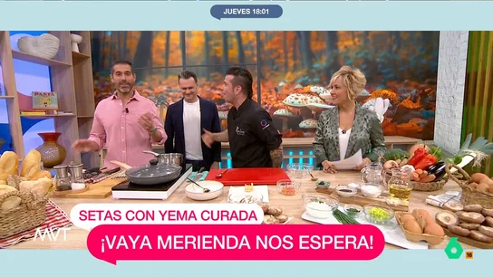 Pablo Ojeda, a Iñaki López: "Me gustaría hacer una sección a las 00:00 para darle a este señor un chatín de vino alguna vez" Pablo Ojeda y Carlos Maldonado adelantan en este vídeo la receta que van a cocinar hoy, donde además de setas y yema de huevo en tempura encontramos el "vino de hielo", una noticia que supone un "tobogán de sensaciones" para Iñaki López.