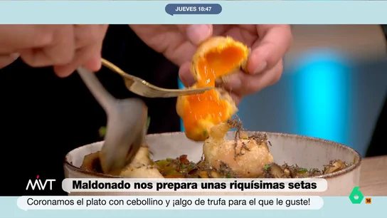 Carlos Maldonado prepara en Más Vale Tarde un plato digno de su estrella Michelin: setas con yema de huevo en tempura Carlos Maldonado se supera un día más y cocina en Más Vale Tarde un plato simplemente espectacular que también pasa el filtro de saludable para el nutricionista Pablo Ojeda. La receta paso a paso, en este vídeo.