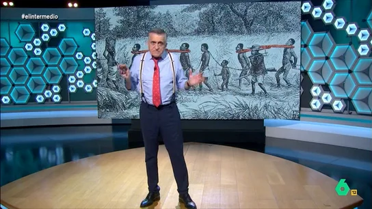 Wyoming arranca El Intermedio con las 'becarias esclavas' de laSexta Wyoming arranca El Intermedio con un divertido momento en el que saluda con ironía a un público "compuesto íntegramente por becarios y becarias de laSexta" que, según él, "pueden ir a donde quieran si son capaces de quitarse las cadenas".