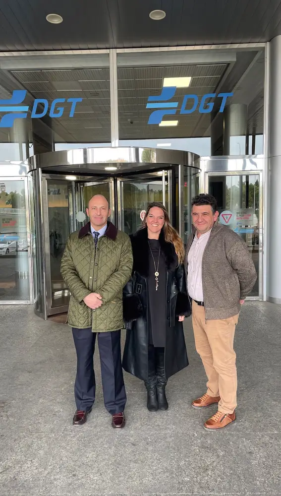 La alcaldesa de Galapagar, Carla Greciano, se ha reunido con el director general de la DGT para darle traslado de las quejas de los conductores galapagueños. La alcaldesa de Galapagar, Carla Greciano, se ha reunido con el director general de la DGT para darle traslado de las quejas de los conductores galapagueños.