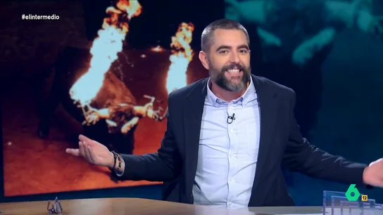 Dani Mateo, a Ayuso tras eliminar la prohibición del toro embolado Dani Mateo analiza la decisión de Ayuso de eliminar la prohibición del toro embolado en Madrid y, en este vídeo, propone lugares donde celebrar esta nueva forma de "libertad", desde la plaza Mayor a la Cibeles.