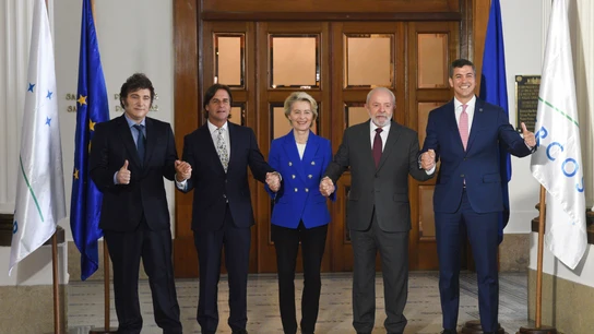 La UE cierra con Mercosur un acuerdo "histórico" de libre comercio tras 25 años de negociaciones La UE cierra con Mercosur un acuerdo "histórico" de libre comercio tras 25 años de negociaciones