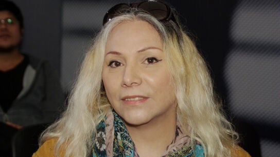 La activista chilena travesti Claudia Rodr&iacute;guez en la Feria Internacional del Libro de Santiago 2015