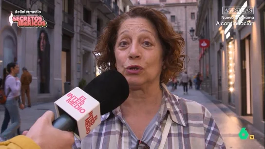 El mensaje de una mujer a su familia para las cenas de Navidad: "No protestéis, los niños no se quejan y vosotros tampoco" El Intermedio pregunta a los españoles cómo viven sus cenas de Navidad en familia. En este vídeo, una mujer asegura que está cansada de cocinar y se lo deja claro a su familia: "El día que os toque venir a casa conformaros con lo que hay".
