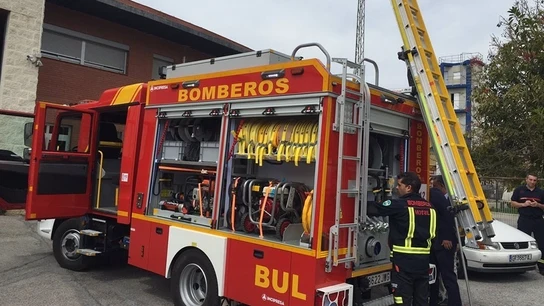 Bomberos de Motril durante una intervención, en una imagen de archivo Bomberos de Motril durante una intervención, en una imagen de archivo