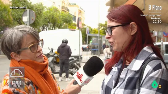 Una mujer de barrio obrero, sobre por qué no compra un piso: "Solo me queda vivir de alquiler o vivir bajo un puente" La joven manifiesta que lleva cuatro años y medio viviendo de alquiler y sabe que no le van a renovar el contrato. Además, explica que debido a su sueldo le es imposible ahorrar para poder afrontar la entrada de un piso.