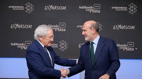 El consejero delegado de Atresmedia, Javier Bardají (d), y el presidente de 68ymas.com, Fernando Ónega (i) El consejero delegado de Atresmedia, Javier Bardají (d), y el presidente de 68ymas.com, Fernando Ónega (i)