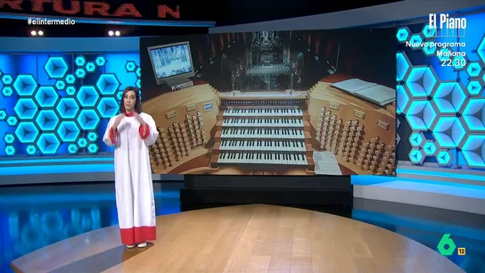 Cristina Gallego alucina con el organista de la catedral de Notre Dame: "No sé si le poseyó Satanás o Nacho Cano" Cristina Gallego se convierte en 'monaguilla' de Notre Dame para repasar los mejores momentos de la reinauguración que nos perdimos los españoles, desde el apretón de manos de Donald Trump al 'Happy' de Pharrell Williams frente a la catedral.