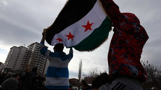 Sirios refugiados en Turquía celebran la caída del régimen de Bashar al Assad en la ciudad turca de Ankara Sirios refugiados en Turquía celebran la caída del régimen de Bashar al Assad en la ciudad turca de Ankara