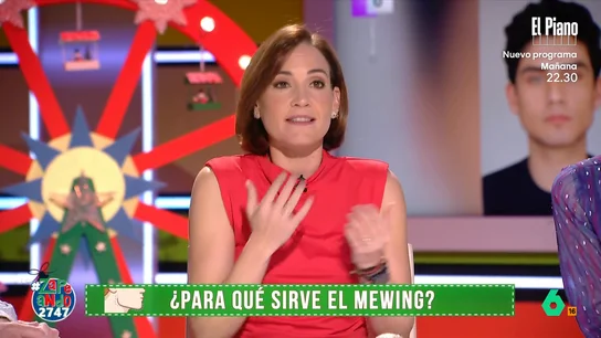 Boticaria García expone los riesgos del 'mewing', el último tratamiento viral para eliminar la papada Esta rutina fue creada por un ortodoncista británico en los años 70 pero se popularizó en 2012 gracias a su hijo. Según afirman, a través de ella es posible definir la mandíbula o alinear los dientes.