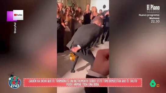 Miki Nadal cuenta qué es lo único que hace falta para animar un boda: un chico que toque el trombón El zapeador muestra unas imágenes en las que se puede ver como el miembro de la orquesta de la boda se convierte en el animador del evento bailando sin soltar el instrumento ante la mirada de todos los invitados.