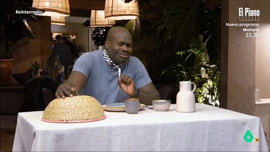 Lamine Thior desmonta el tópico racista del 'restaurante africano' "¿Un sitio que engloba la comida de un continente entero de más de 90 kilómetros cuadrados?", comenta Lamine Thior en este vídeo donde, además del tópico racista del 'restaurante africano', aborda otros microrracismos gastronómicos.
