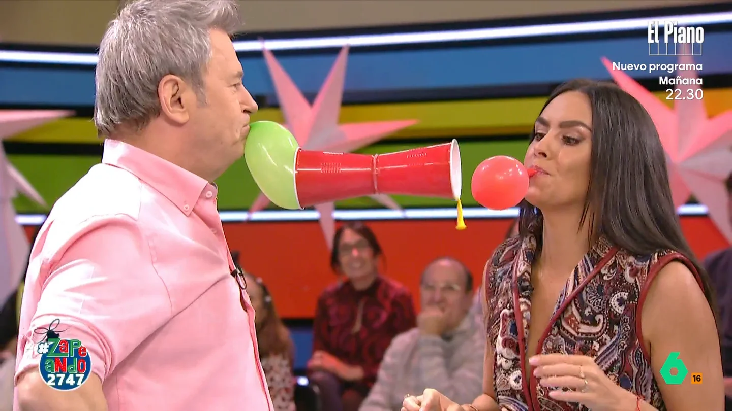 Globos, vasos y caos: los zapeadores se atreven con el último reto viral Globos, vasos y caos: los zapeadores se atreven con el último reto viral