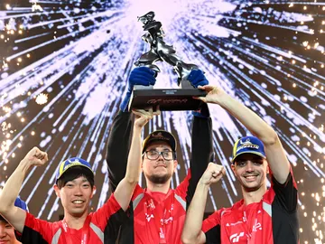 No todo es F1, Dakar o MotoGP: dos españoles hacen historia "desde casa" y son ya leyendas del mundo del motor virtual No todo es F1, Dakar o MotoGP: dos españoles hacen historia "desde casa" y son ya leyendas del mundo del motor virtual