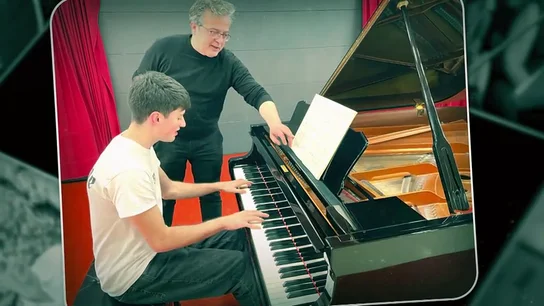 Xavier de la Fuente toca 'Interludio', un tema propio: "Gracias a mi profesor de piano soy tan feliz ahora" Xavier de la Fuente toca 'Interludio', un tema propio: "Gracias a mi profesor de piano soy tan feliz ahora"