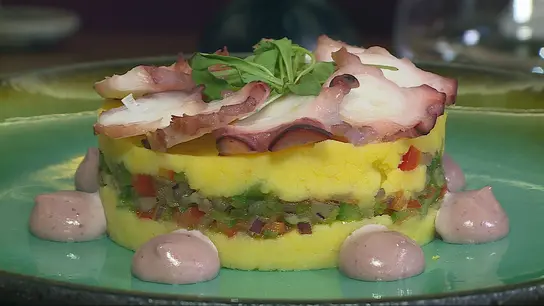 causa limeña de pulpo y emulsión de aceituna de botija, por el chef Óscar Castellano. causa limeña de pulpo y emulsión de aceituna de botija, por el chef Óscar Castellano.