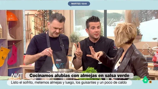 Carlos Maldonado desvela su 'secreto' para hacer caldo de marisco casero: así es la cocción "en blanco" y "tostada" Carlos Maldonado sorprende un día más a Iñaki López y Cristina Pardo con uno de sus caldos de pescado. En este vídeo, desvela los ingredientes y explica dos modos diferentes para prepararlo con sus propios matices.