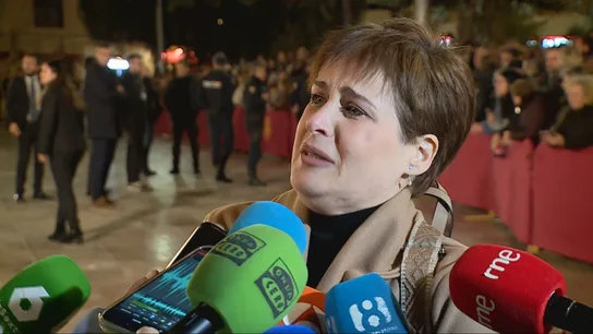 La hija de una víctima de la DANA abandona el funeral porque no quería compartir espacio con políticos: "Nos dejaron ahogándonos" La hija de una víctima de la DANA abandona el funeral porque no quería compartir espacio con políticos: "Nos dejaron ahogándonos"