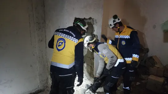 Los cascos blancos sirios llegan a la infame prisión de Sednaya Los cascos blancos sirios llegan a la infame prisión de Sednaya