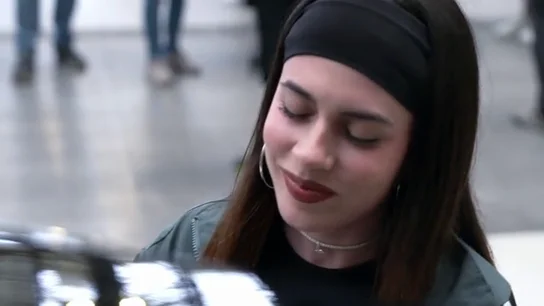 Xenia Páez toca 'Sense Vida', un tema propio que fue su vía de escape contra el bullying Xenia Páez toca 'Sense Vida', un tema propio que fue su vía de escape contra el bullying