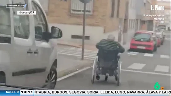 Un anciano se viraliza por la velocidad a la que conduce su silla de ruedas por las calles de Badajoz Un anciano se viraliza por la velocidad a la que conduce su silla de ruedas por las calles de Badajoz
