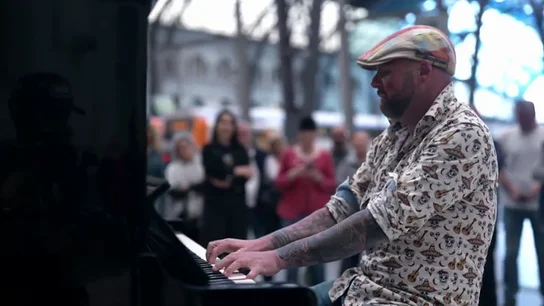 "Es como un pianista en un salón del Oeste": así ha sido la original propuesta de Israel Oliver "Es como un pianista en un salón del Oeste": así ha sido la original propuesta de Israel Oliver