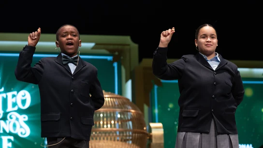 Paula Figuereo Figuereo y Ángel Albaga Elebiyo cantan un quinto premio, el número 01568, durante el Sorteo Extraordinario de la Lotería de Navidad 2023 en el Teatro Real de Madrid, a 22 de diciembre de 2023, en Madrid (España). Paula Figuereo Figuereo y Ángel Albaga Elebiyo cantan un quinto premio, el número 01568, durante el Sorteo Extraordinario de la Lotería de Navidad 2023 en el Teatro Real de Madrid, a 22 de diciembre de 2023, en Madrid (España).