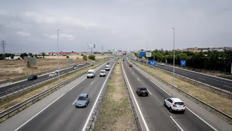 Coches por una autovía Coches por una autovía