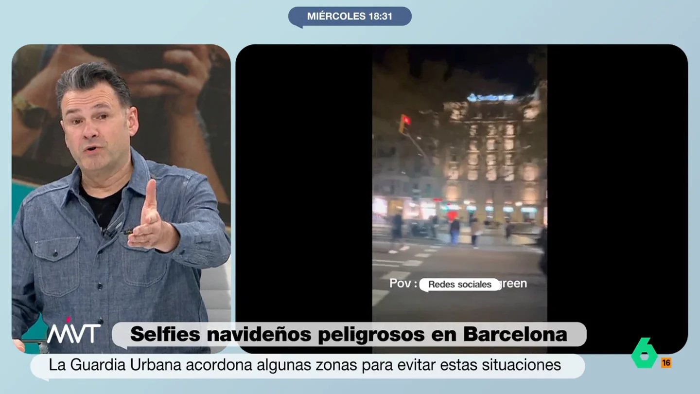 Iñaki López, a los que se la juegan por un selfie navideño: "Al final nos extinguiremos con actitudes como estas" Más Vale Tarde analiza en este vídeo la peligrosa 'tradición' de invadir la calzada en el paseo de Gracia de Barcelona para hacerse un selfie con las luces de Navidad. En este vídeo, Iñaki López pide a la gente que "no tienen a la selección natural".
