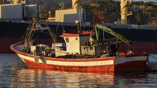 Imagen de archivo de un barco pesquero en el puerto de Málaga. Imagen de archivo de un barco pesquero en el puerto de Málaga.