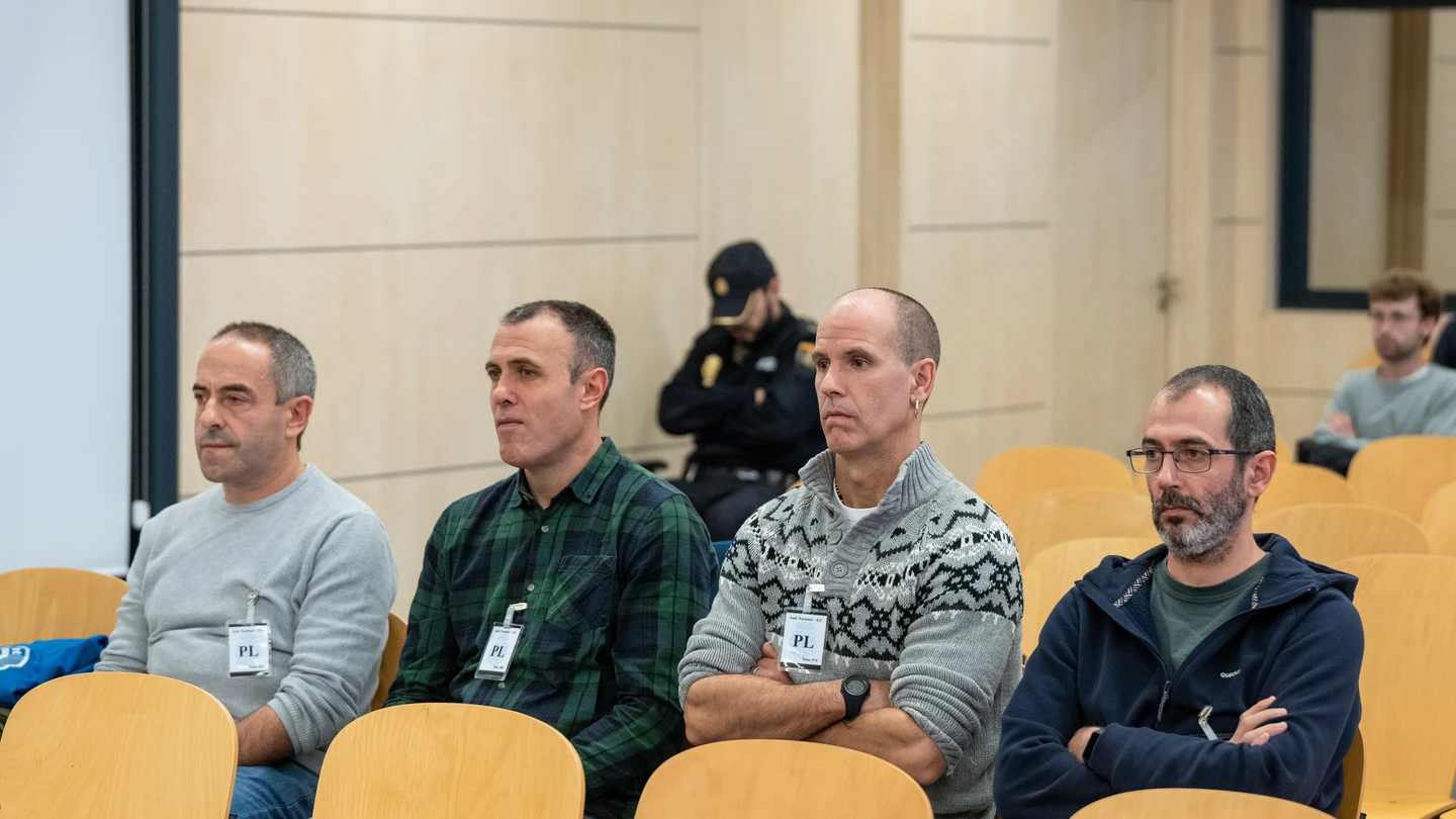 Los etarras Francisco Javier 'Patxi' Makazaga, Jon Zubiaurre, Imanol Miner Villanueva y Asier García Justo durante el juicio en la Audiencia Nacional Los etarras Francisco Javier 'Patxi' Makazaga, Jon Zubiaurre, Imanol Miner Villanueva y Asier García Justo durante el juicio en la Audiencia Nacional