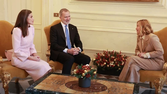 Los reyes de España, Felipe VI y Letizia, durante su encuentro con la primera ministra italiana, Giorgia Meloni Charla entre Felipe VI, Letizia y Giorgia Meloni