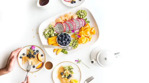 Un desayuno de calidad debe incluir cantidades adecuadas de proteínas, grasas de alto valor, fibra y minerales Un desayuno de calidad debe incluir cantidades adecuadas de proteínas, grasas de alto valor, fibra y minerales