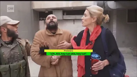 Un equipo de la CNN encuentra a un prisionero que llevaba tres meses sin ver la luz en una de las cárceles de Al Assad Un equipo de la CNN encuentra a un prisionero que llevaba tres meses sin ver la luz en una de las cárceles de Al Assad